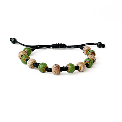brățară ceramică verde bej reglabilă handmade pe șnur negru