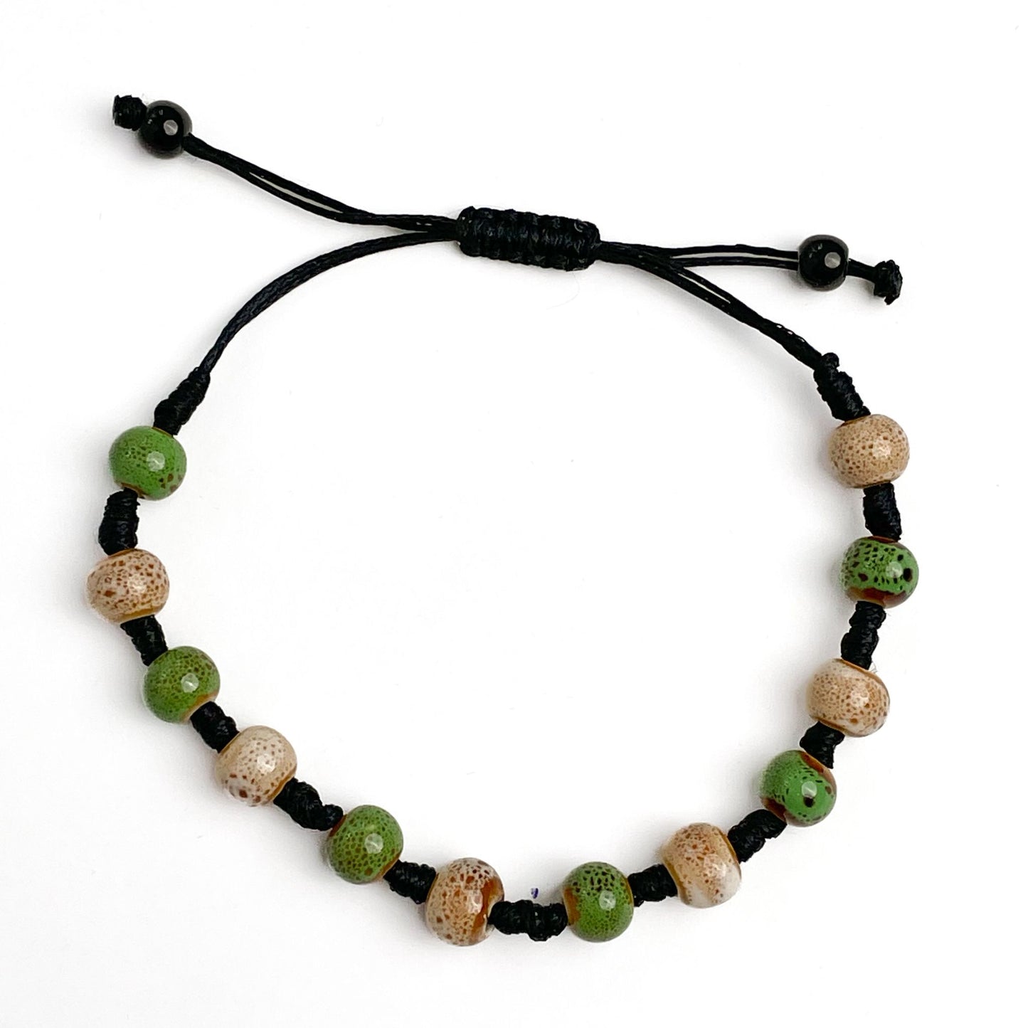 brățară ceramică verde bej reglabilă handmade pe șnur negru