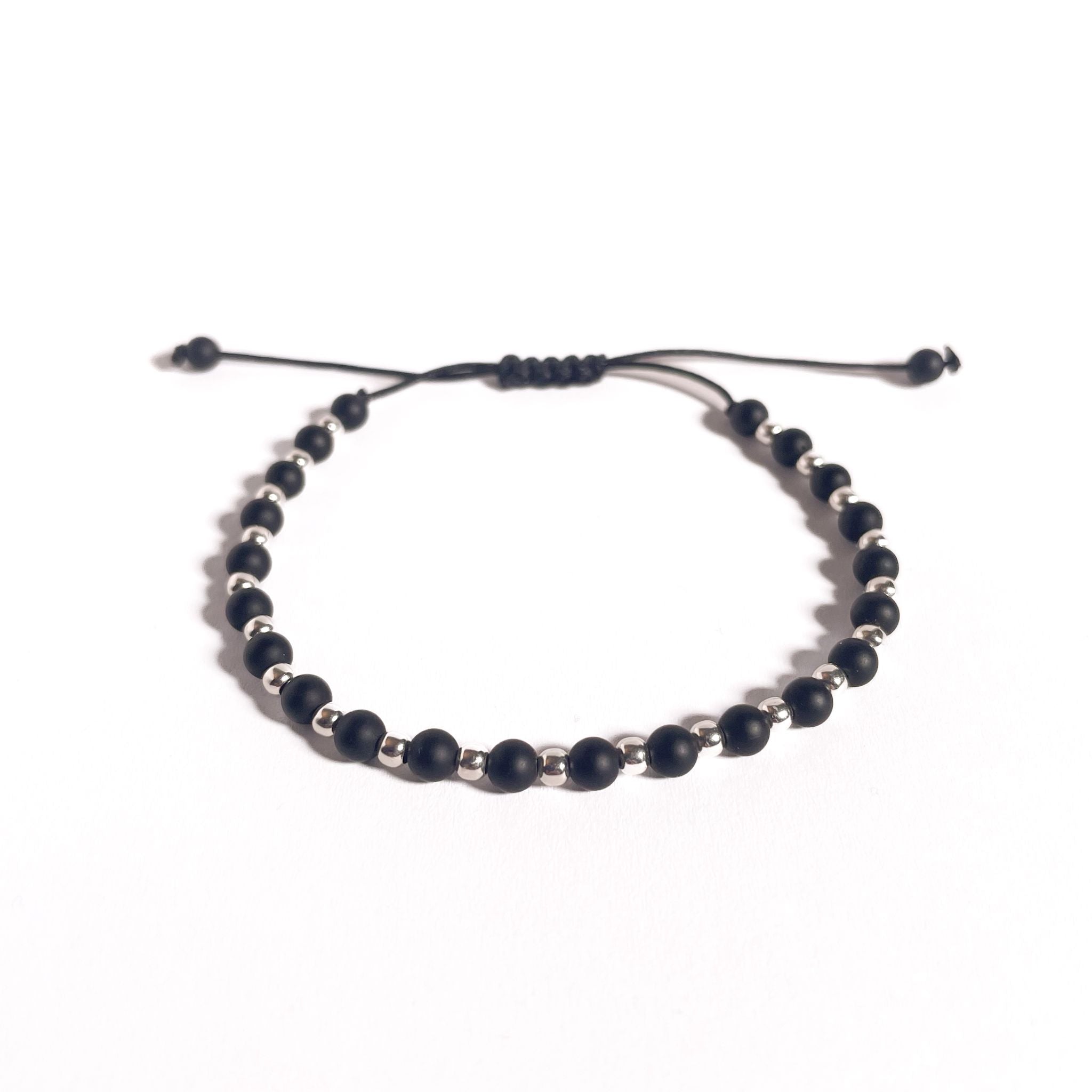 Brățară Onix Mat 4 mm cu bile din argint 925 de 3 mm pe șnur reglabil negru